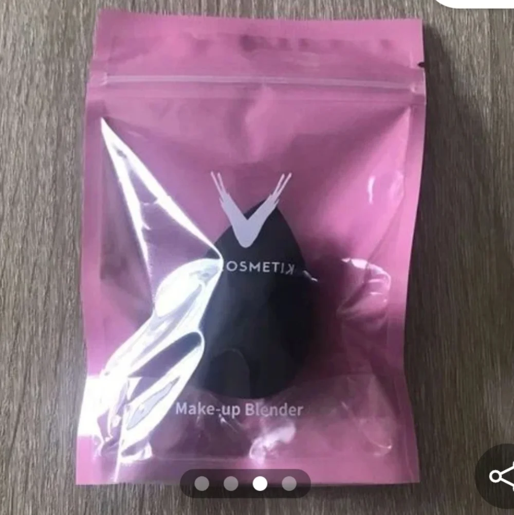 V Kosmetik Beauty Sponge in Black